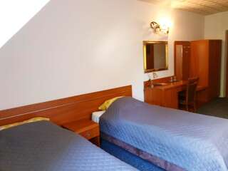 Отель Hotel Magnat Островец-Свентокшиский Двухместный номер с 1 кроватью или 2 отдельными кроватями-2