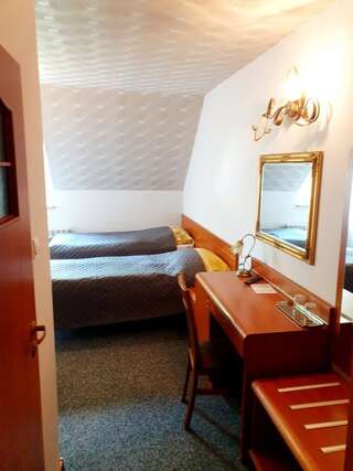 Отель Hotel Magnat Островец-Свентокшиский Двухместный номер с 1 кроватью или 2 отдельными кроватями-4