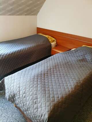 Отель Hotel Magnat Островец-Свентокшиский Двухместный номер с 1 кроватью или 2 отдельными кроватями-9