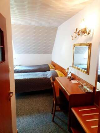Отель Hotel Magnat Островец-Свентокшиский Двухместный номер с 1 кроватью или 2 отдельными кроватями-14