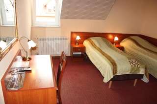 Отель Hotel Magnat Островец-Свентокшиский Двухместный номер с 1 кроватью или 2 отдельными кроватями-18