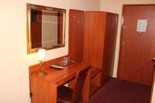 Отель Hotel Magnat Островец-Свентокшиский Двухместный номер с 1 кроватью или 2 отдельными кроватями-23