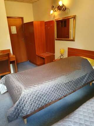 Отель Hotel Magnat Островец-Свентокшиский Двухместный номер с 1 кроватью или 2 отдельными кроватями-28